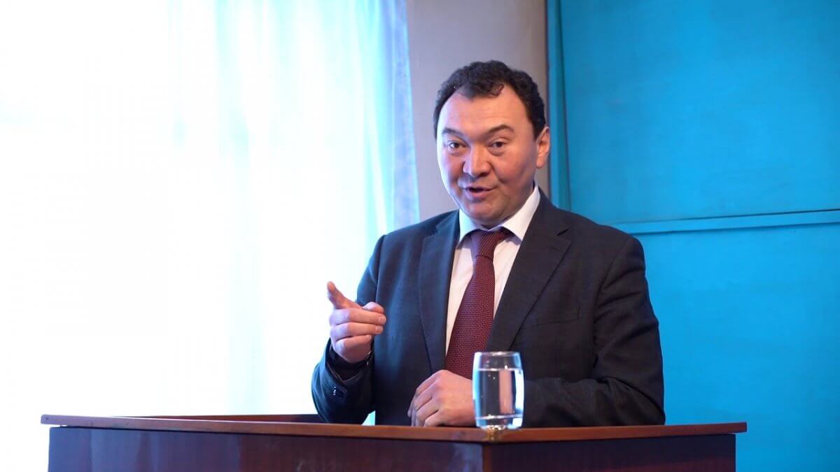 "Держит нас за идиотов?!": казахстанцы задают вопросы акиму Кокшетау о шикарной квартире
