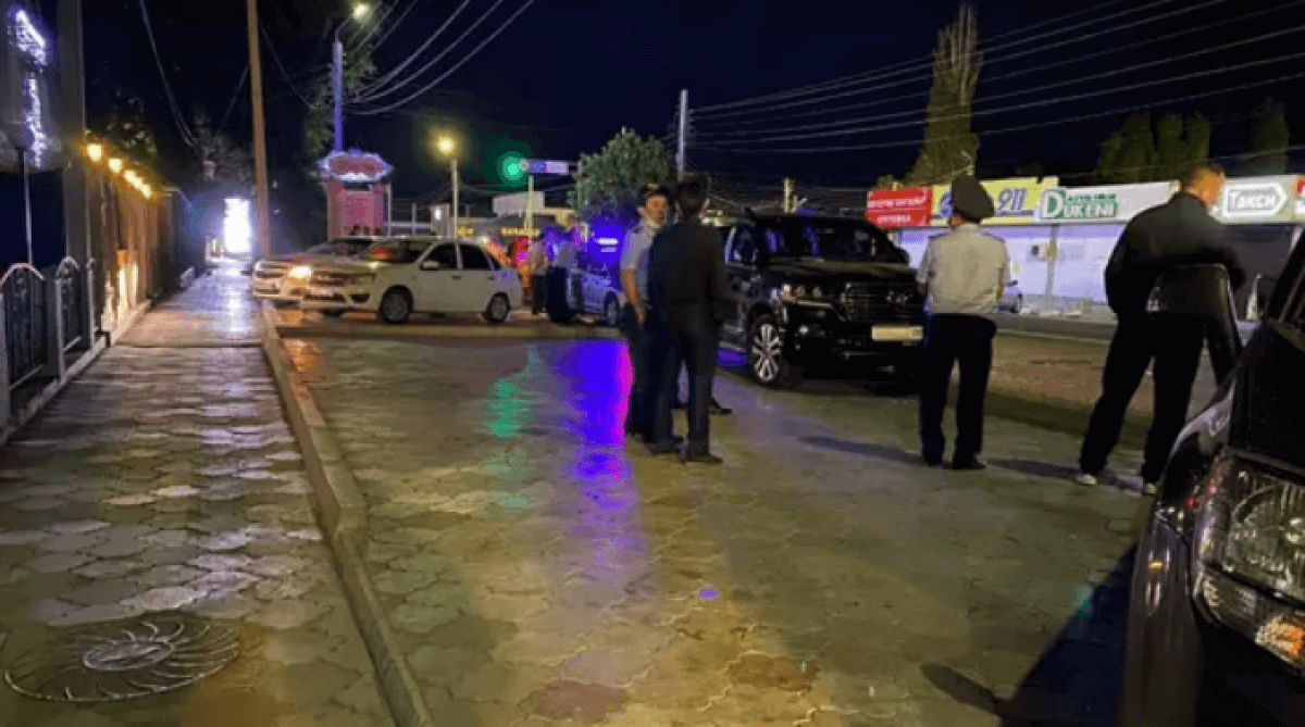 Водитель внедорожника сбил полицейского во время оформления другого ДТП в Таразе