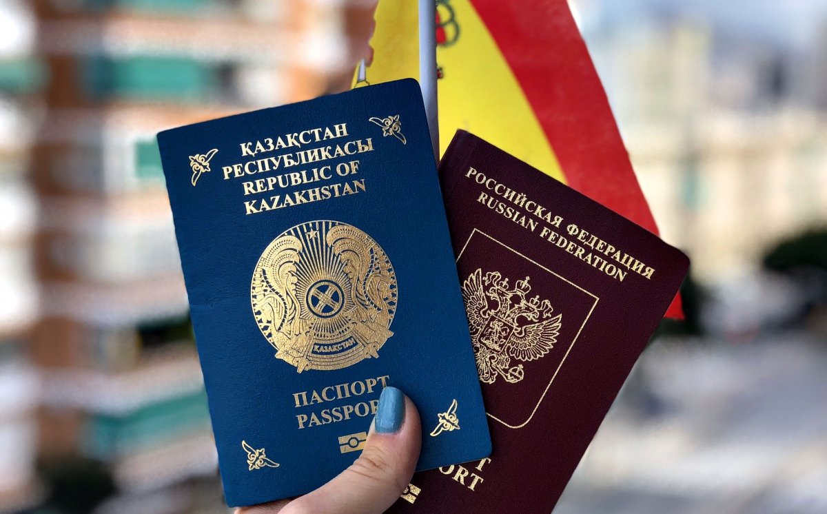 Люди массово покидают Казахстан. От чего бегут?