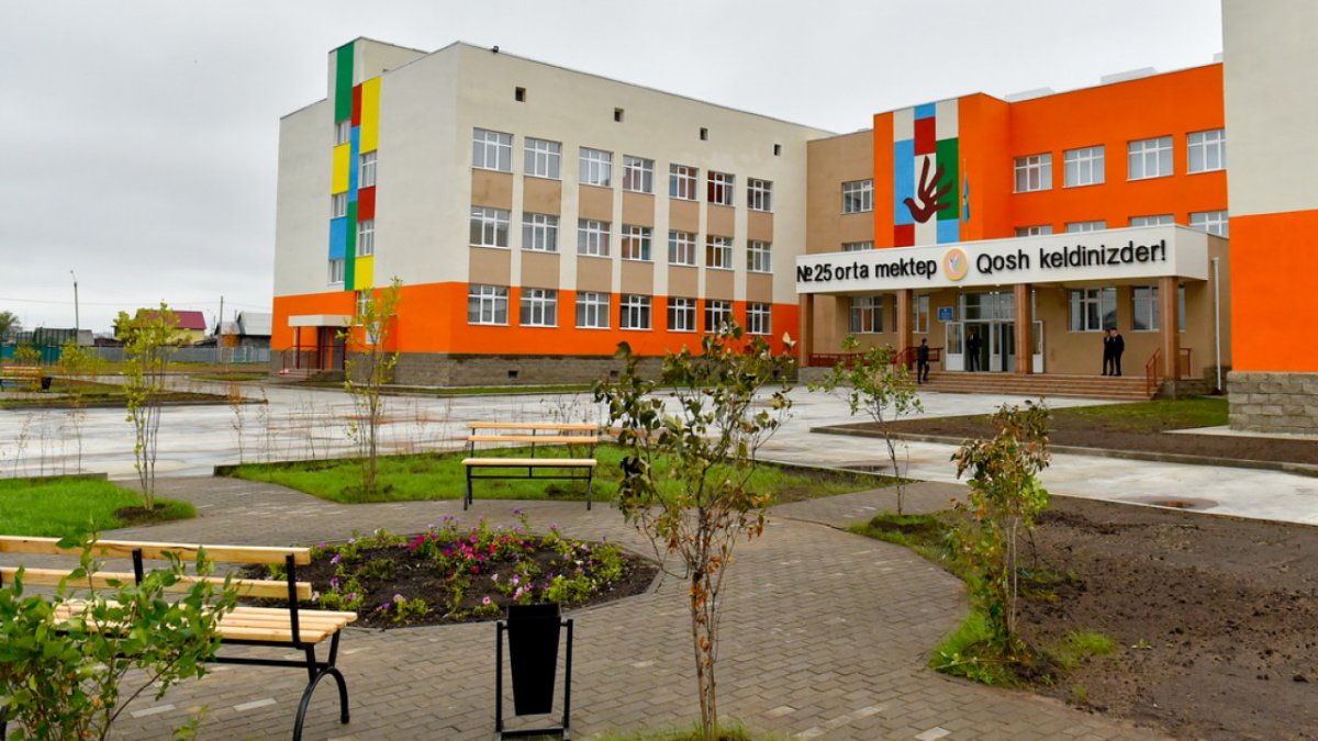 «Казахские семьи вынуждены отдавать детей в русские школы из-за бесконечных поборов»