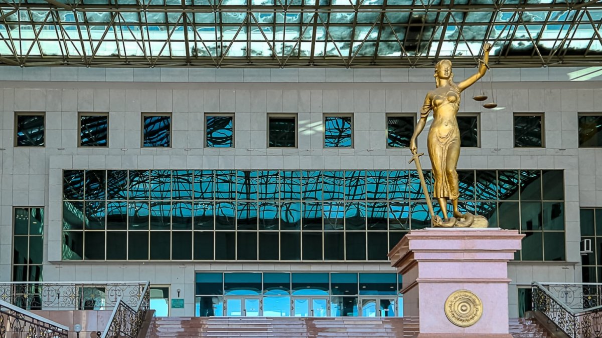 На кону – 15 миллиардов: про «странный» тендер и Верховный суд