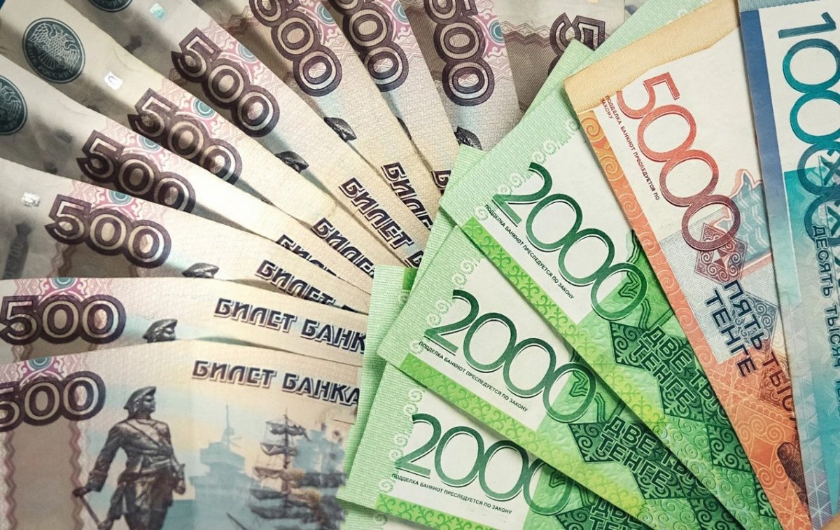 Нацбанк объяснил ослабление курса тенге по отношению к рублю