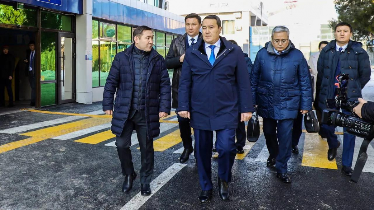 Смаилов раскритиковал акима Шымкента за состояние аэропорта