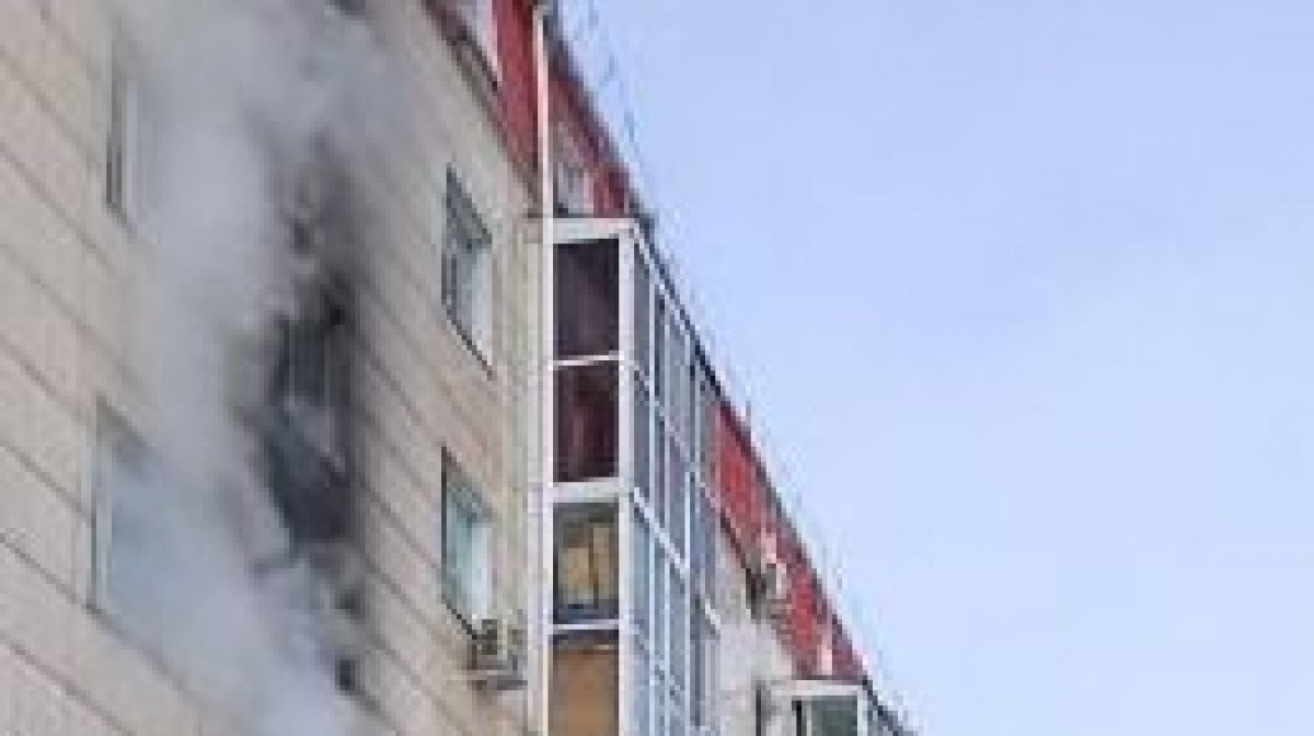 125 человек эвакуировали из-за пожара в пятиэтажном доме в Астане