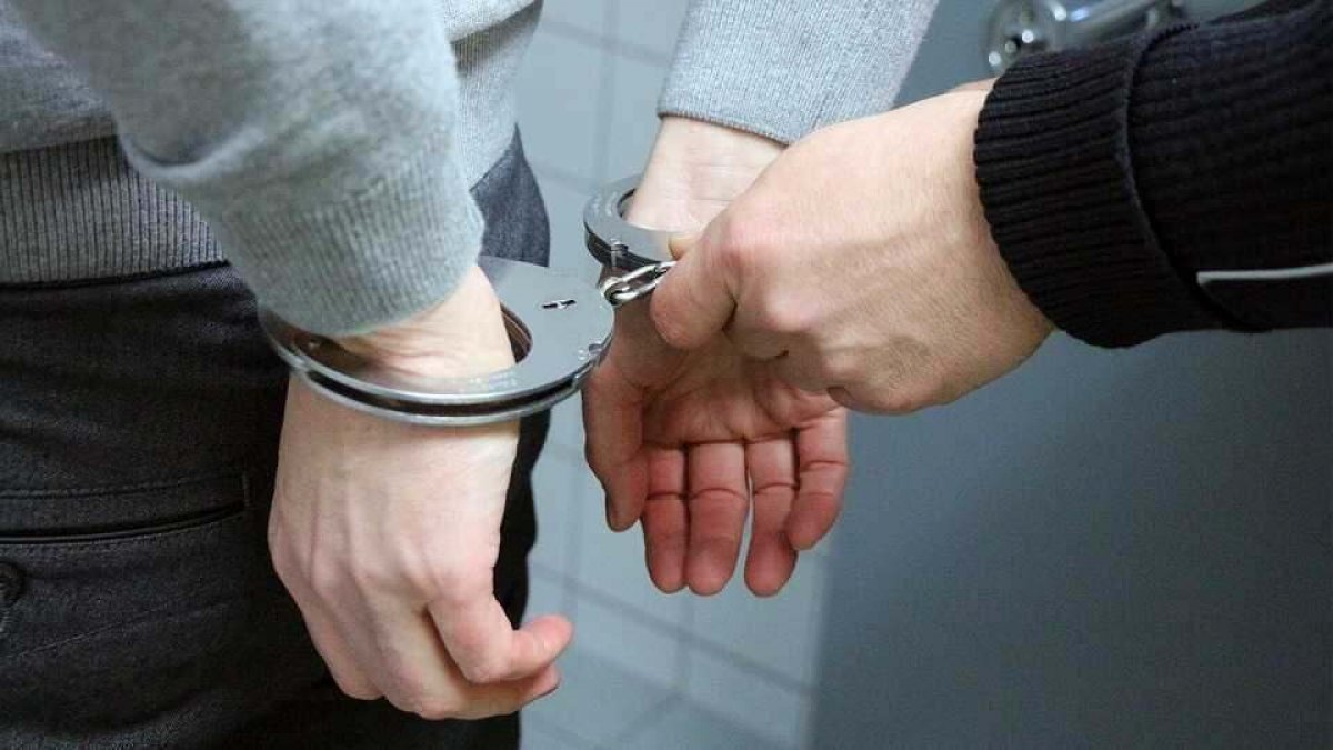 Напавшего на пенсионерку грабителя задержали прохожие в Караганде