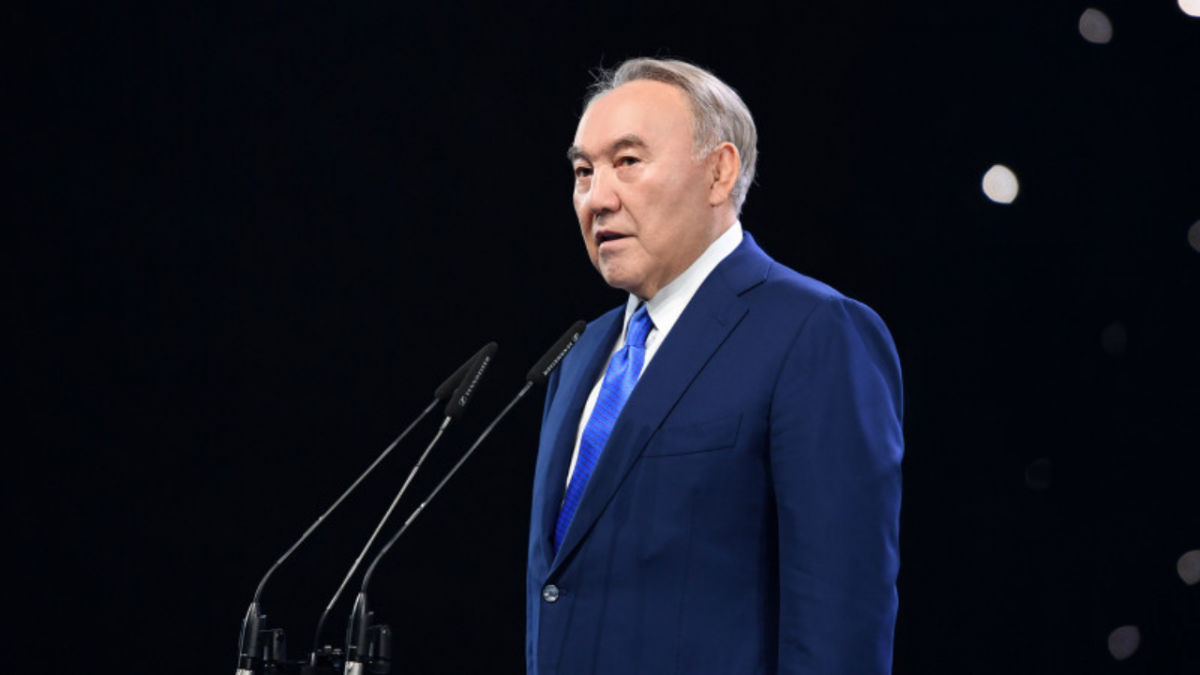 Исключена уголовная ответственность за публичное оскорбление и нарушение неприкосновенности елбасы