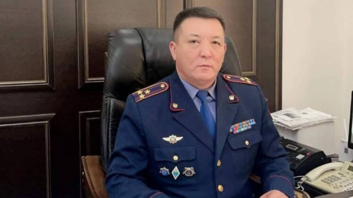 Начальника миграционной полиции Шымкента подозревают в получении взятки в 1000$