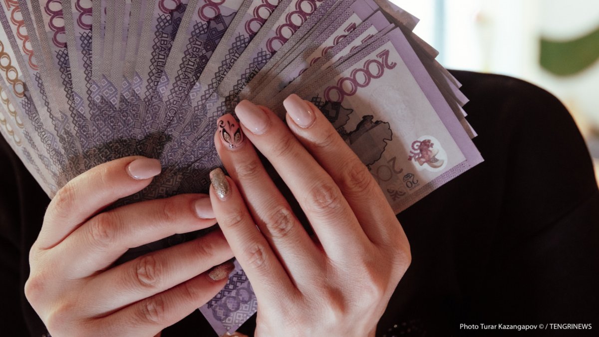 Зарплату в 76 млн начислила себе школьный бухгалтер