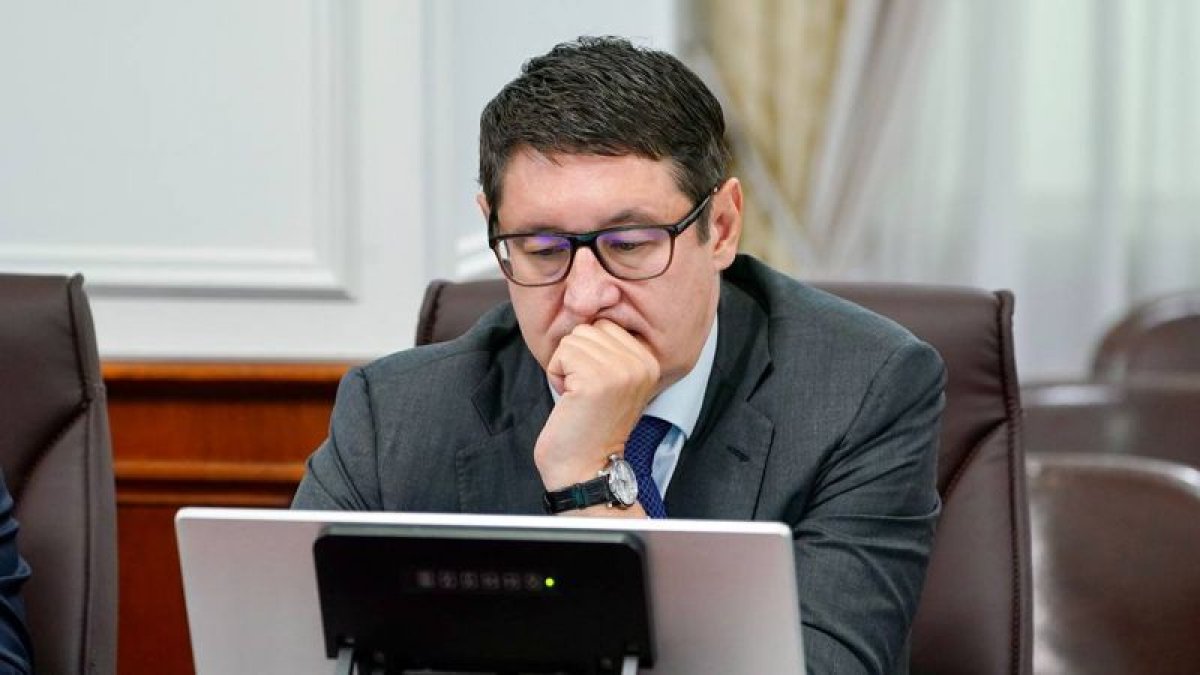 LUX для Минэнерго: ведомство потратилось на кресла