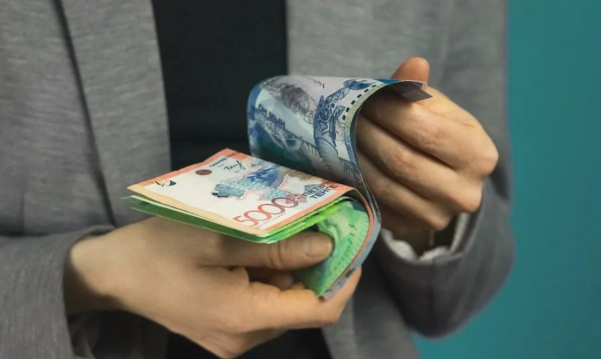 Плата за проезд: чиновник брал по 50 тыс. с каждого грузовика