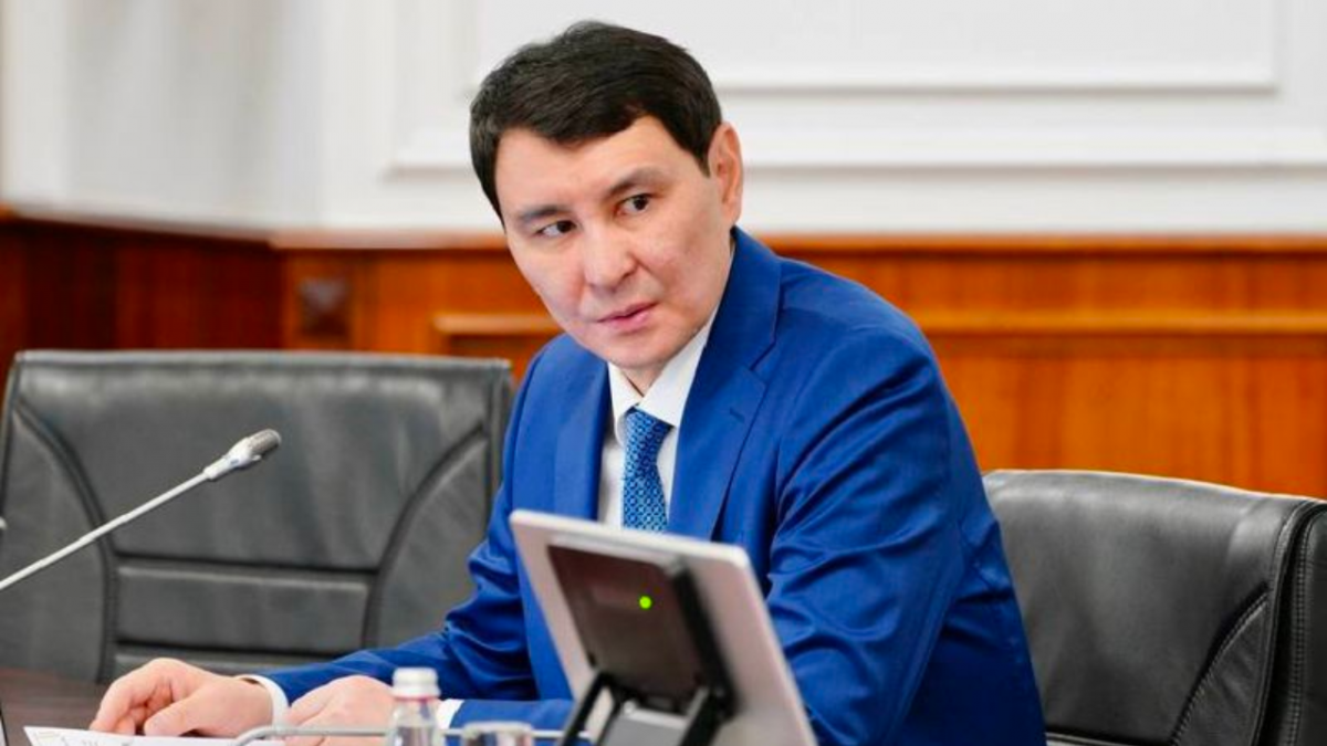 Фото с «задержанием министра» объяснили в минфине