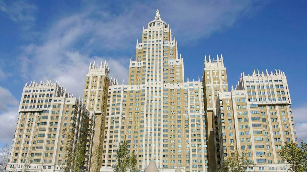 Подросток выбросился из окна элитного ЖК в Астане