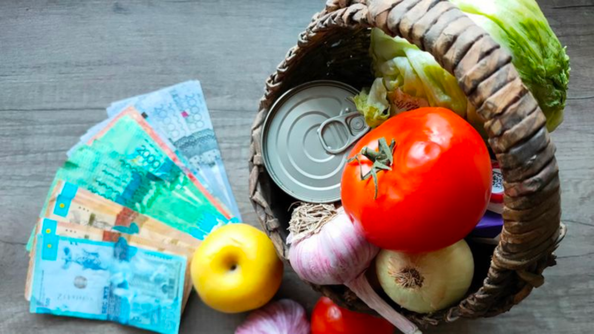 Втрое выросло число семей в Казахстане, которые не могут купить продовольственную корзину