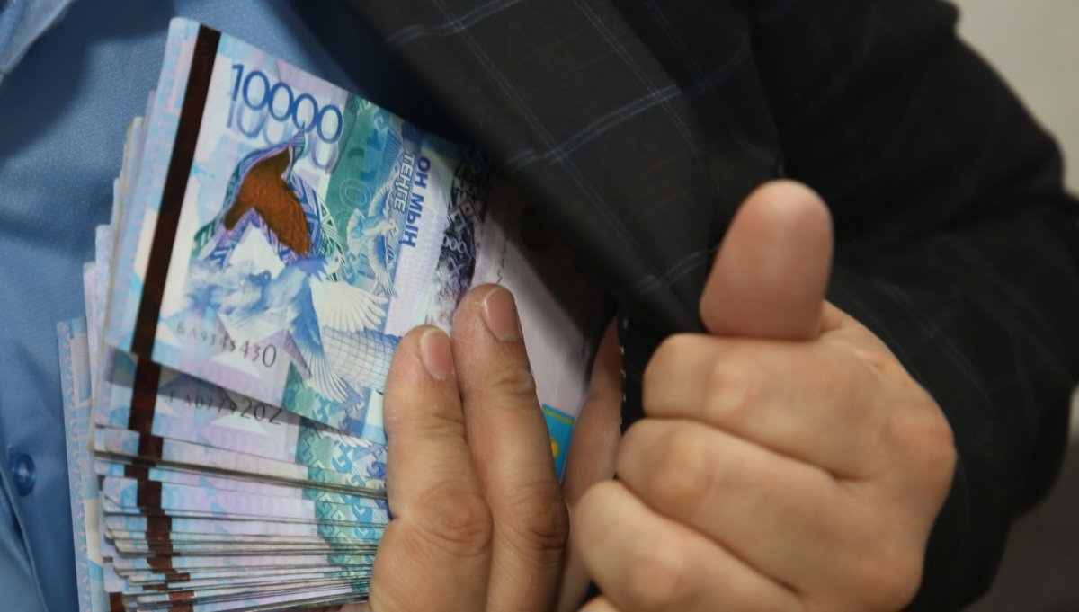 Сотрудников акимата обвиняют в хищениях зарплат на протяжении трех лет