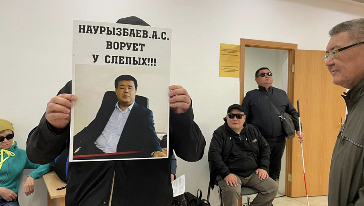 «Деньги не доходят до инвалидов»: пикет прошел у здания Минтруда