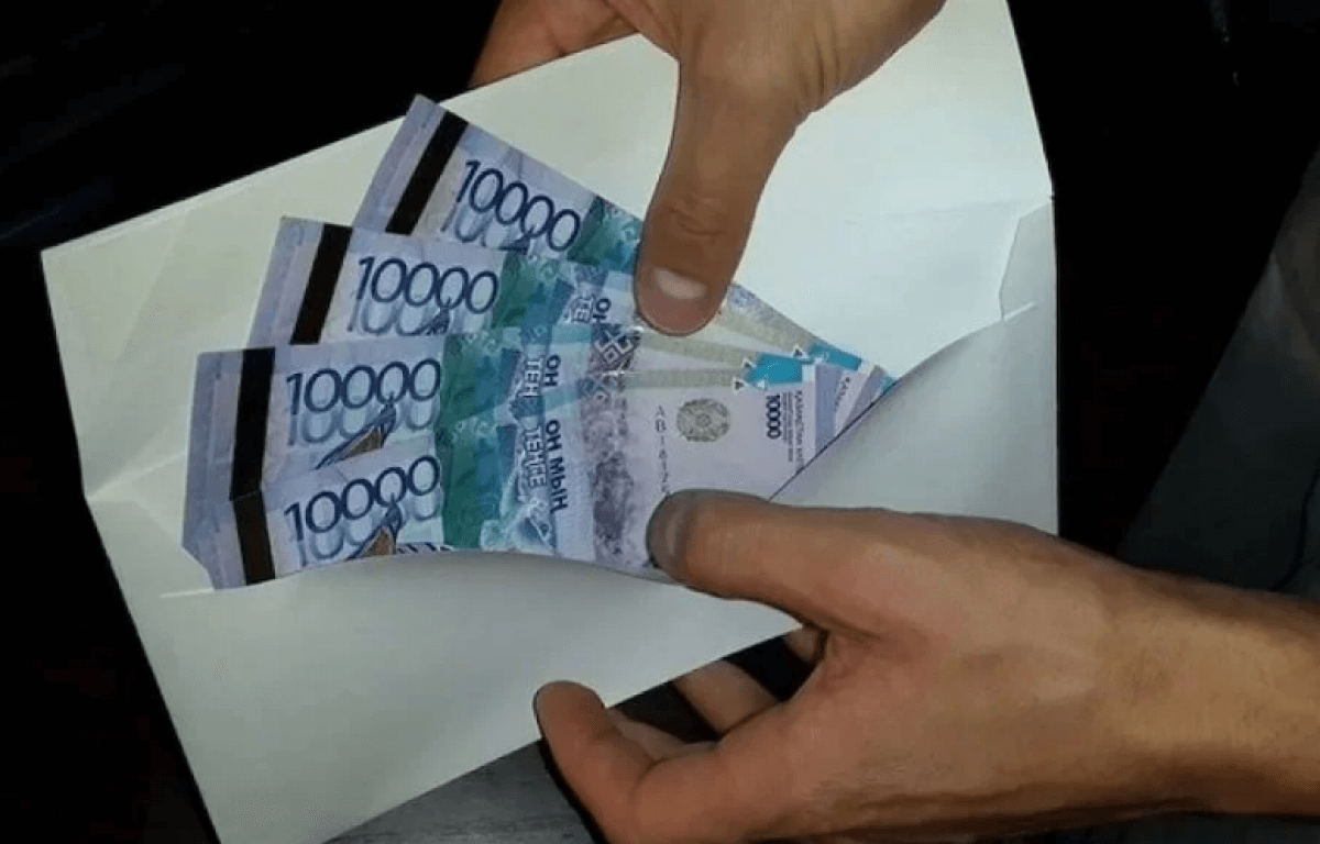 В Алматы задержали замначальника областной колонии