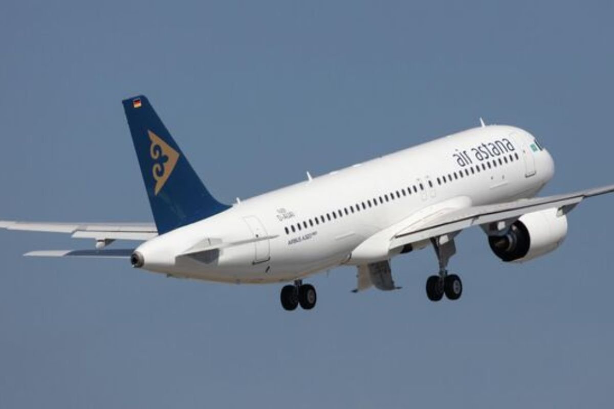Самолет Air Astana экстренно сел в Актау из-за технической неисправности