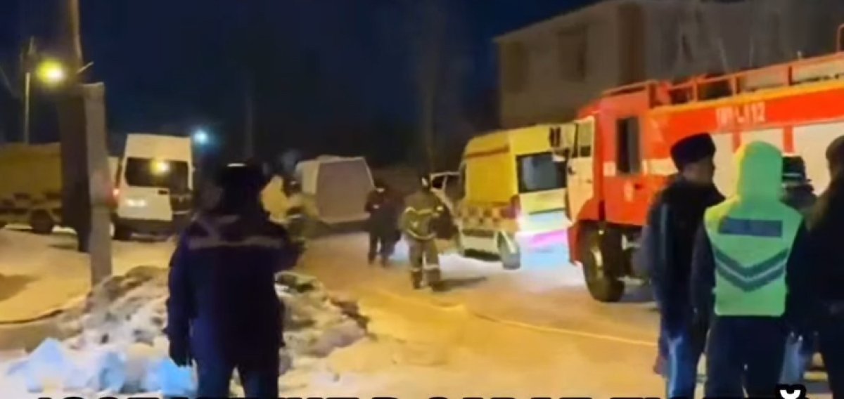 Неизвестный проник в дом и удерживает заложницу в Актобе