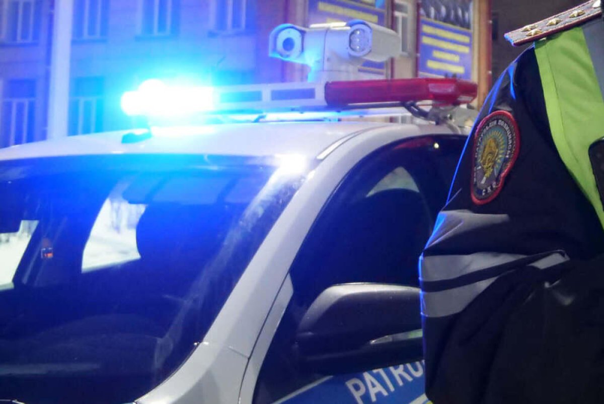 Подросток выпал из окна многоэтажки в Астане